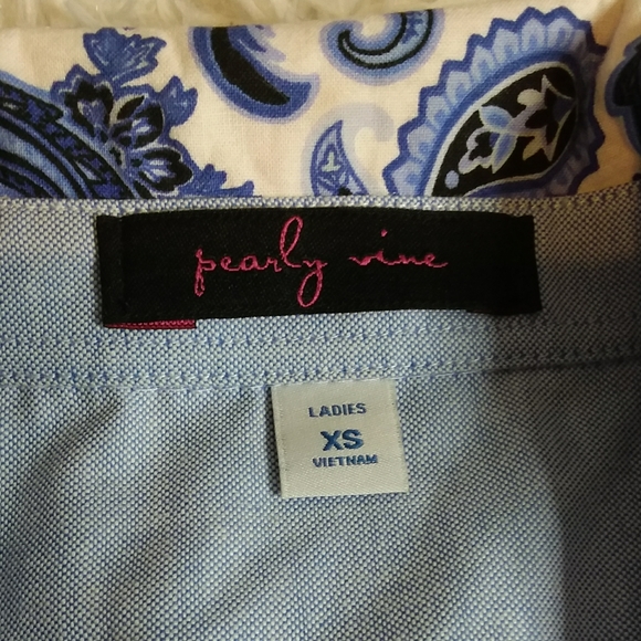 Pearly Vine blue long sleeve contrasting collar button front blouse size XS - Picture 6 of 6